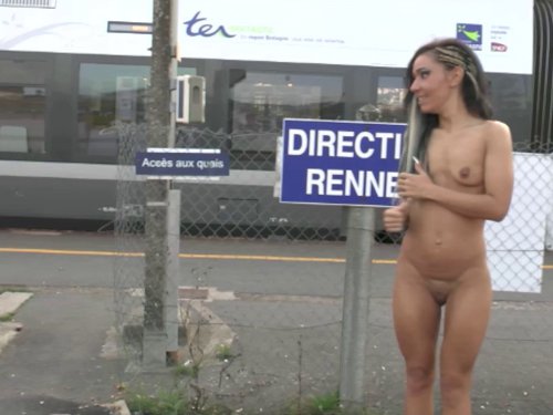 arrosé de sperme après s'être exhibé à la gare de Rennes
