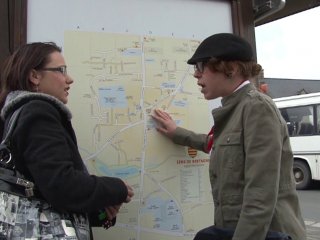 Jessy, une jeune scout, repart de chez candice avec les orifices totalement dilatés!