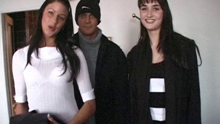 Des filles à la pelle pour une exhib très bandante! | Porno ...