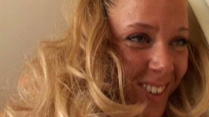 Hot French blonde gets fingered and fucked - Porn Video La ...